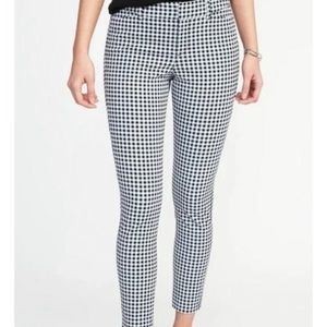 NWOT Old Navy High Rise Pixie Pant in navy gingham